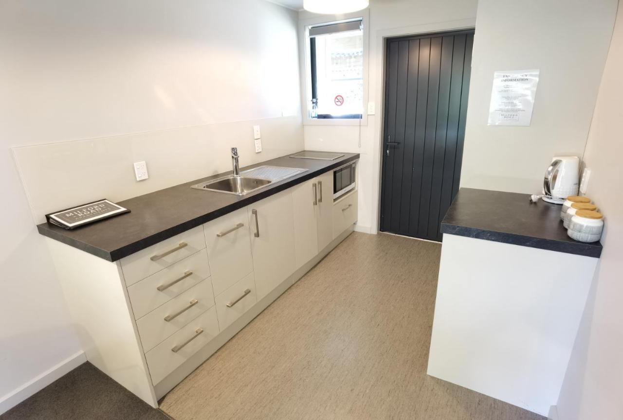 Milford Road Apartments Те-Анау Экстерьер фото