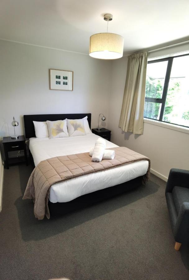 Milford Road Apartments Те-Анау Экстерьер фото
